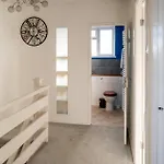 Дом отдыха Cosy 3bdr With Workspace And Private Garden