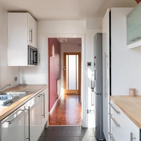 Cosy 3bdr With Workspace And Private Garden