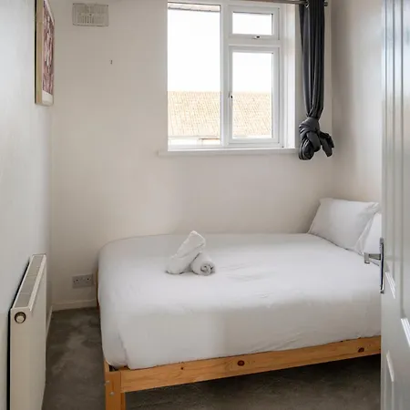 Cosy 3bdr With Workspace And Private Garden