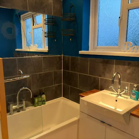 Cosy 3bdr With Workspace And Private Garden *