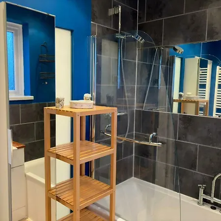 Cosy 3bdr With Workspace And Private Garden Feriehus