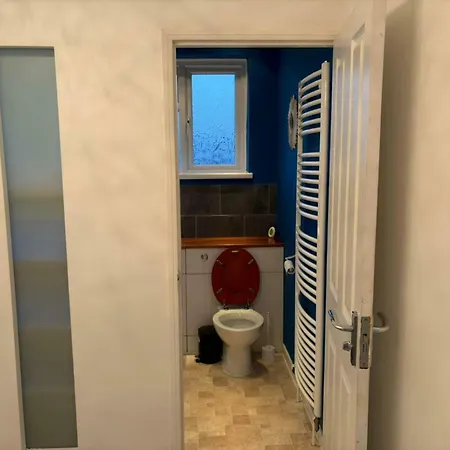 Cosy 3bdr With Workspace And Private Garden