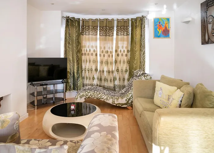 Cosy 3bdr With Workspace And Private Garden Бристоль