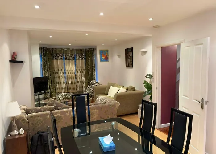 Cosy 3bdr With Workspace And Private Garden Будинок відпочинку *