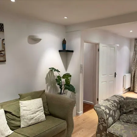 Cosy 3bdr With Workspace And Private Garden Hébergement de vacances *