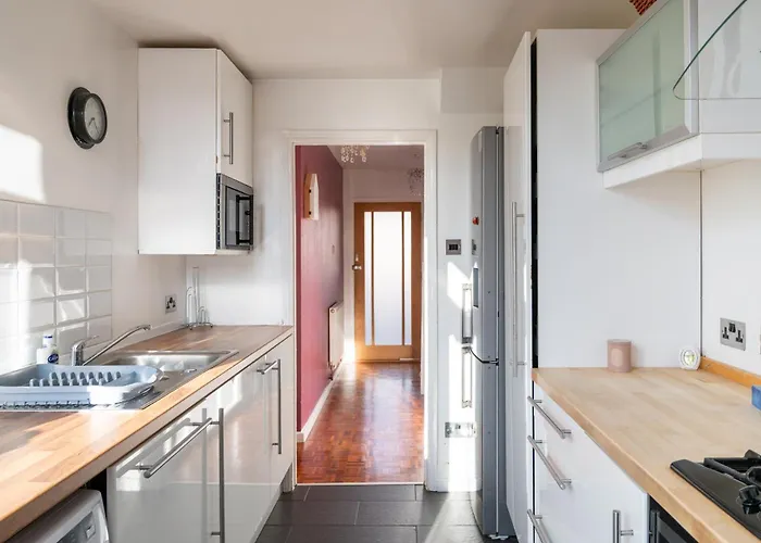 Cosy 3bdr With Workspace And Private Garden