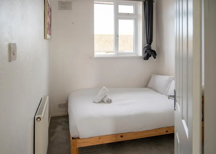 Cosy 3bdr With Workspace And Private Garden